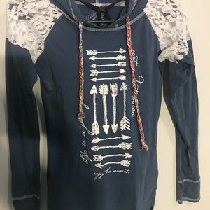 Long sleeve lace shoulder shirt